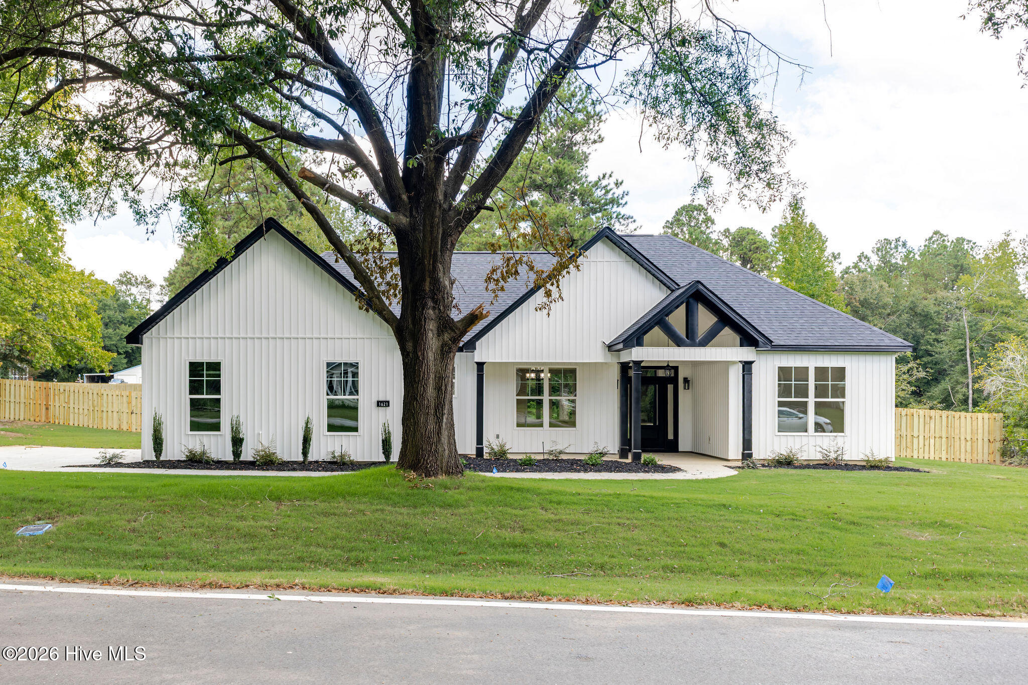 1621 Pine Ridge Drive N Property Photo