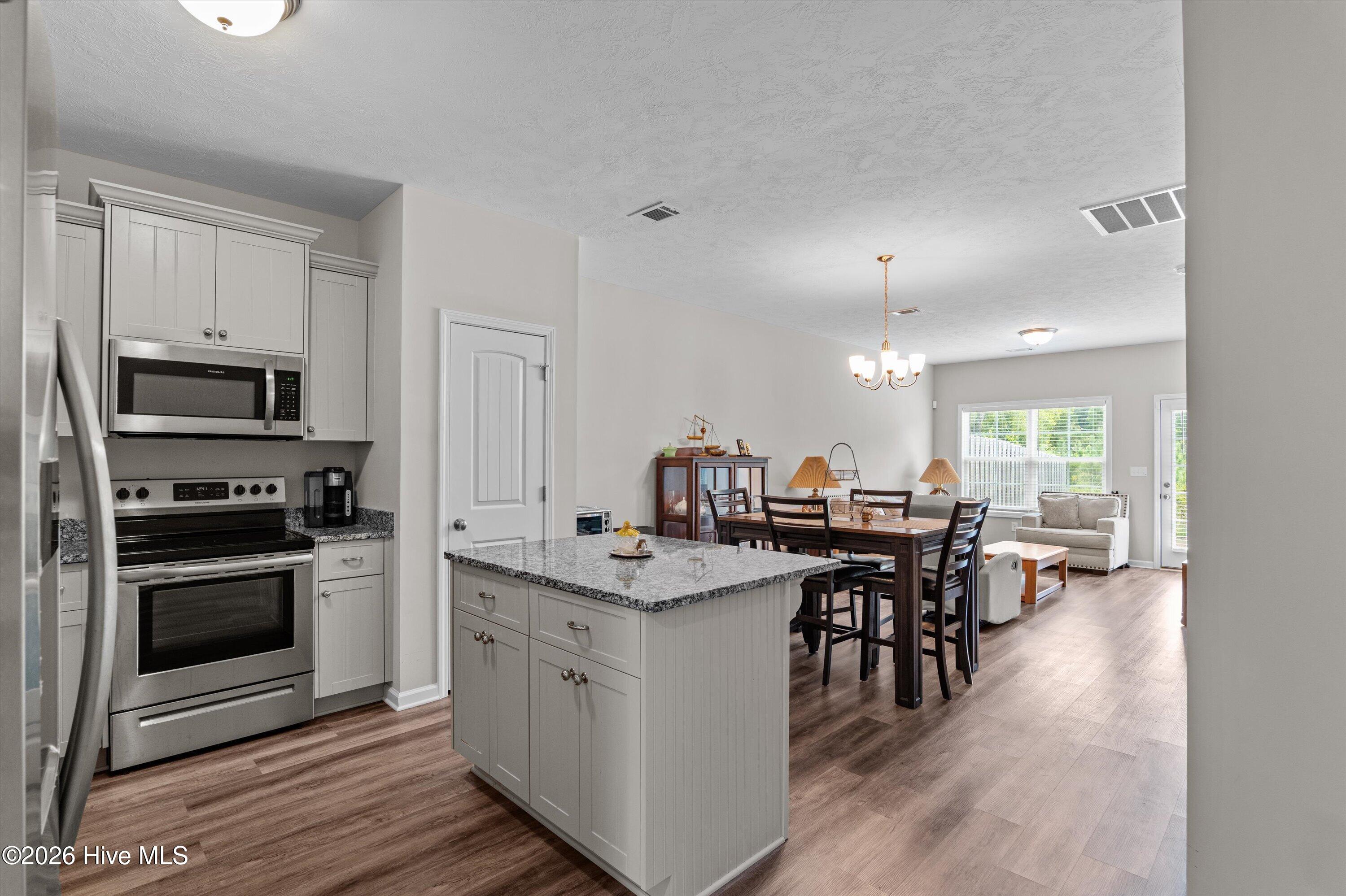 326 Bordeaux Drive Nw Property Photo 13