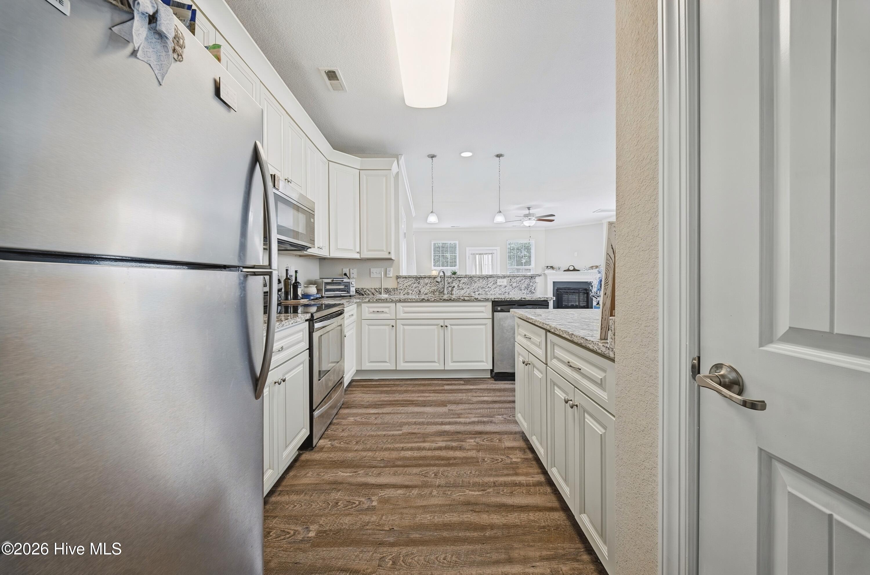 202 Spinnaker Street Unit B Property Photo 16