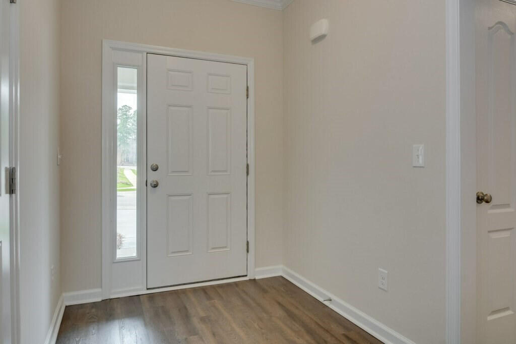 369 Norwich Drive Property Photo 5