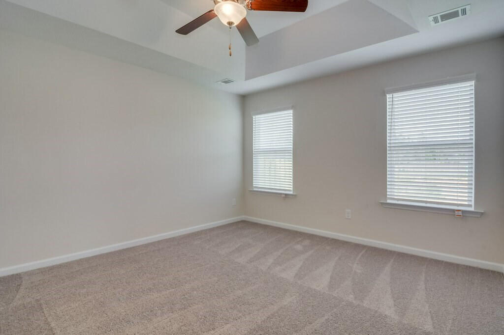 369 Norwich Drive Property Photo 8