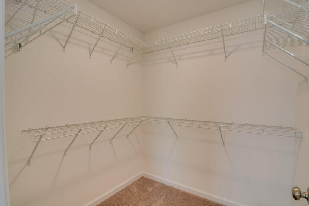 369 Norwich Drive Property Photo 10