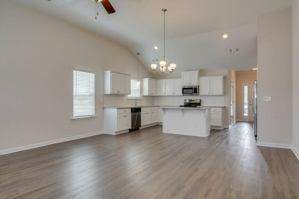 369 Norwich Drive Property Photo 23