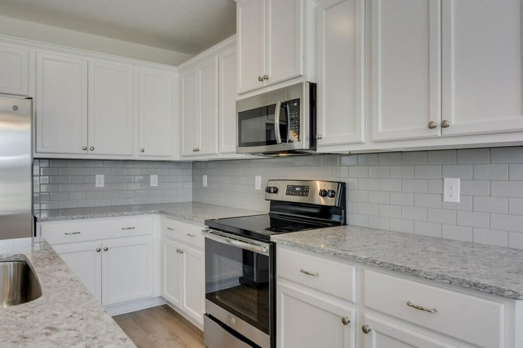 445 Amesbury Drive Property Photo 14