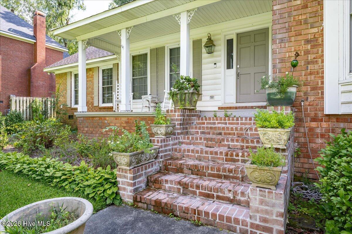 407 Hastings Place Property Photo 3