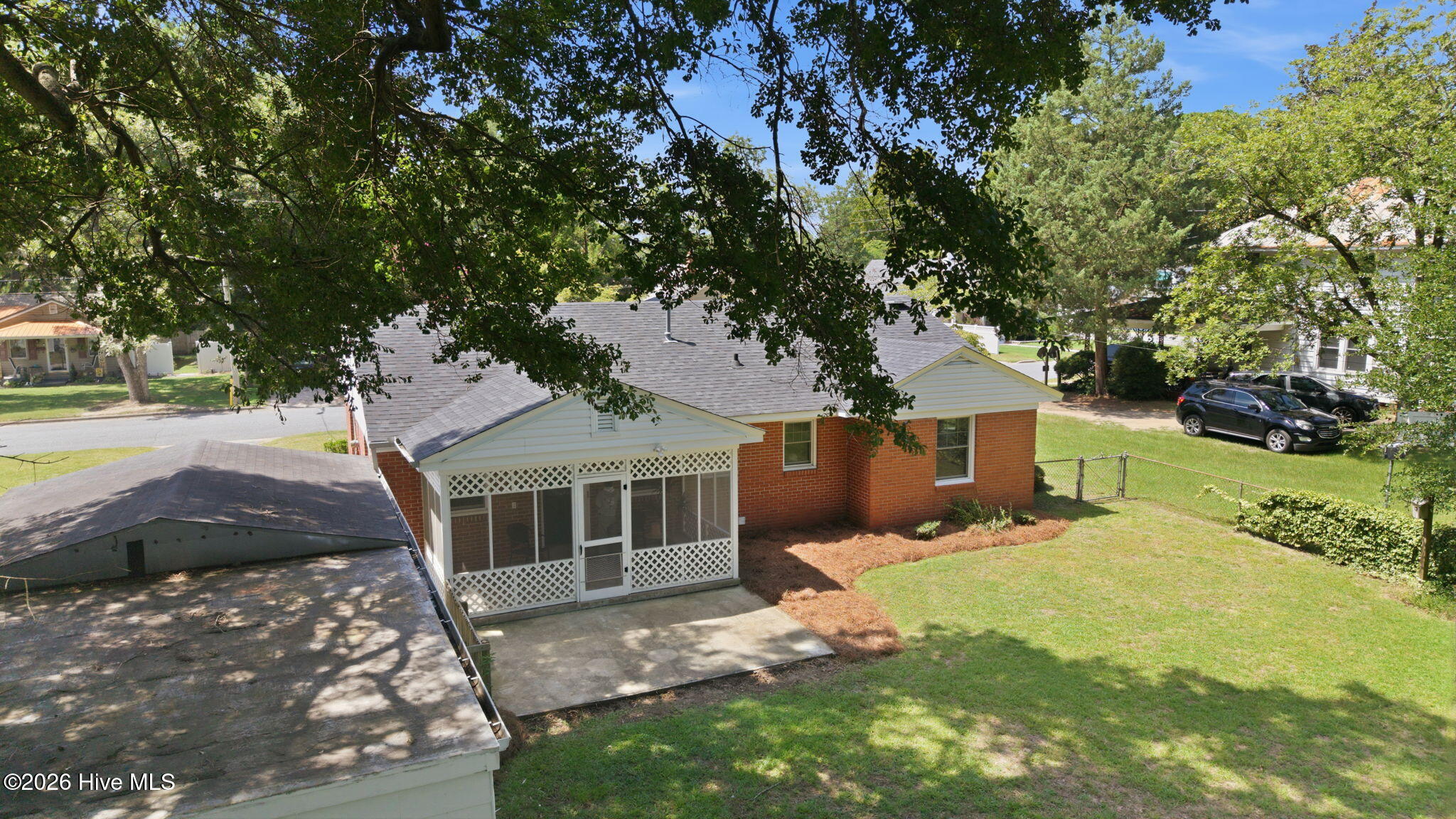 614 E 6th Street Property Photo 5