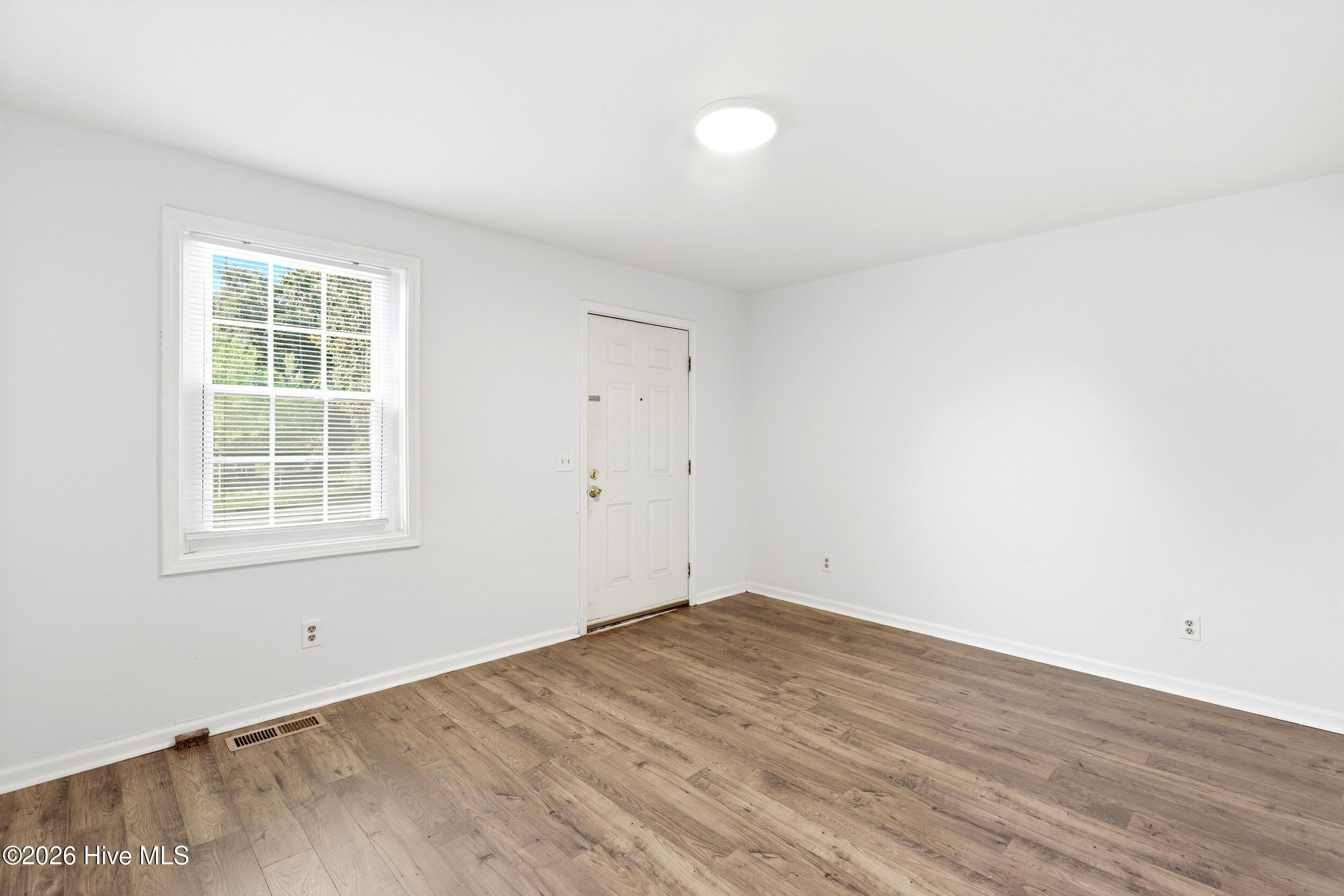 1015 Queen Street Property Photo 6