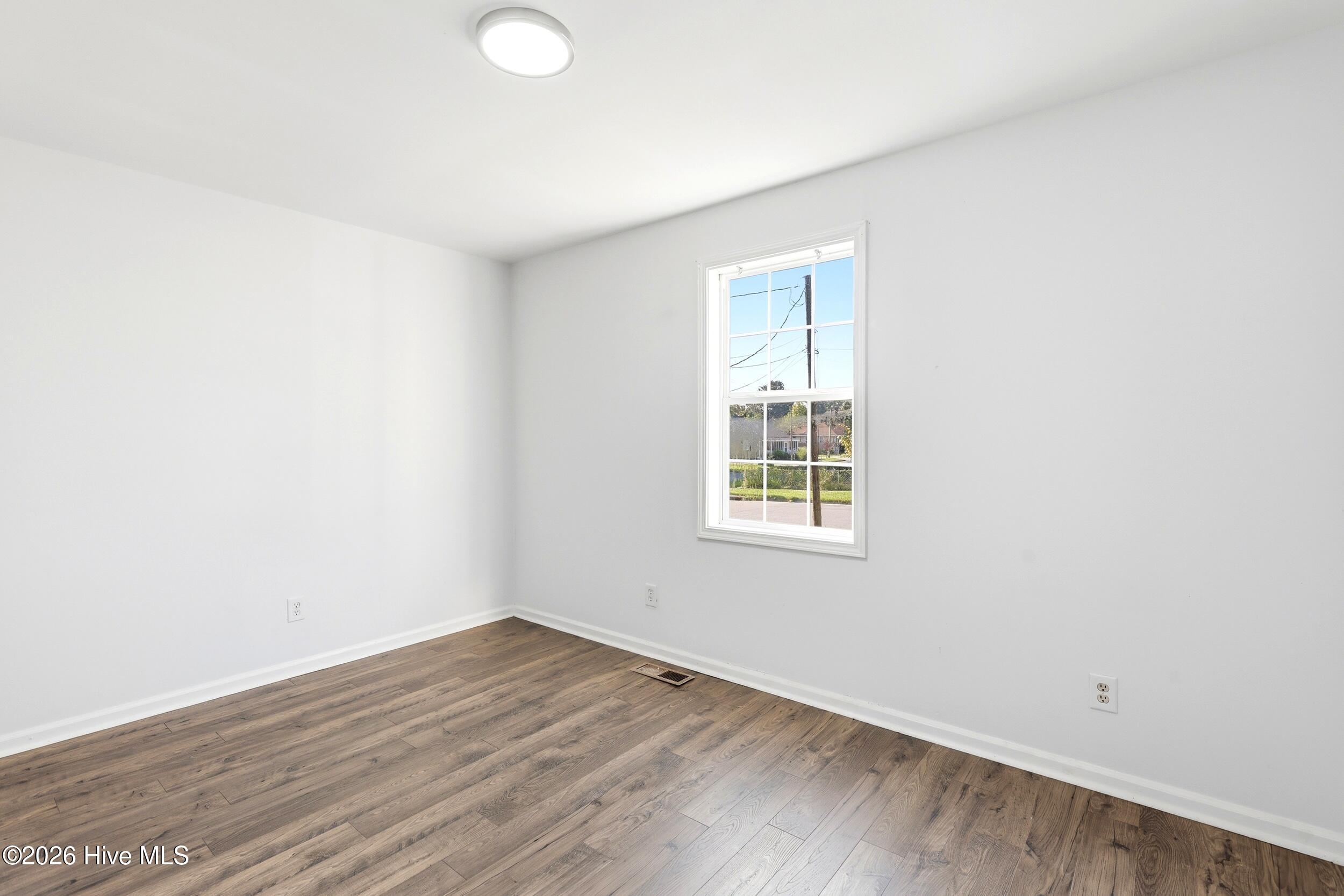 1015 Queen Street Property Photo 13