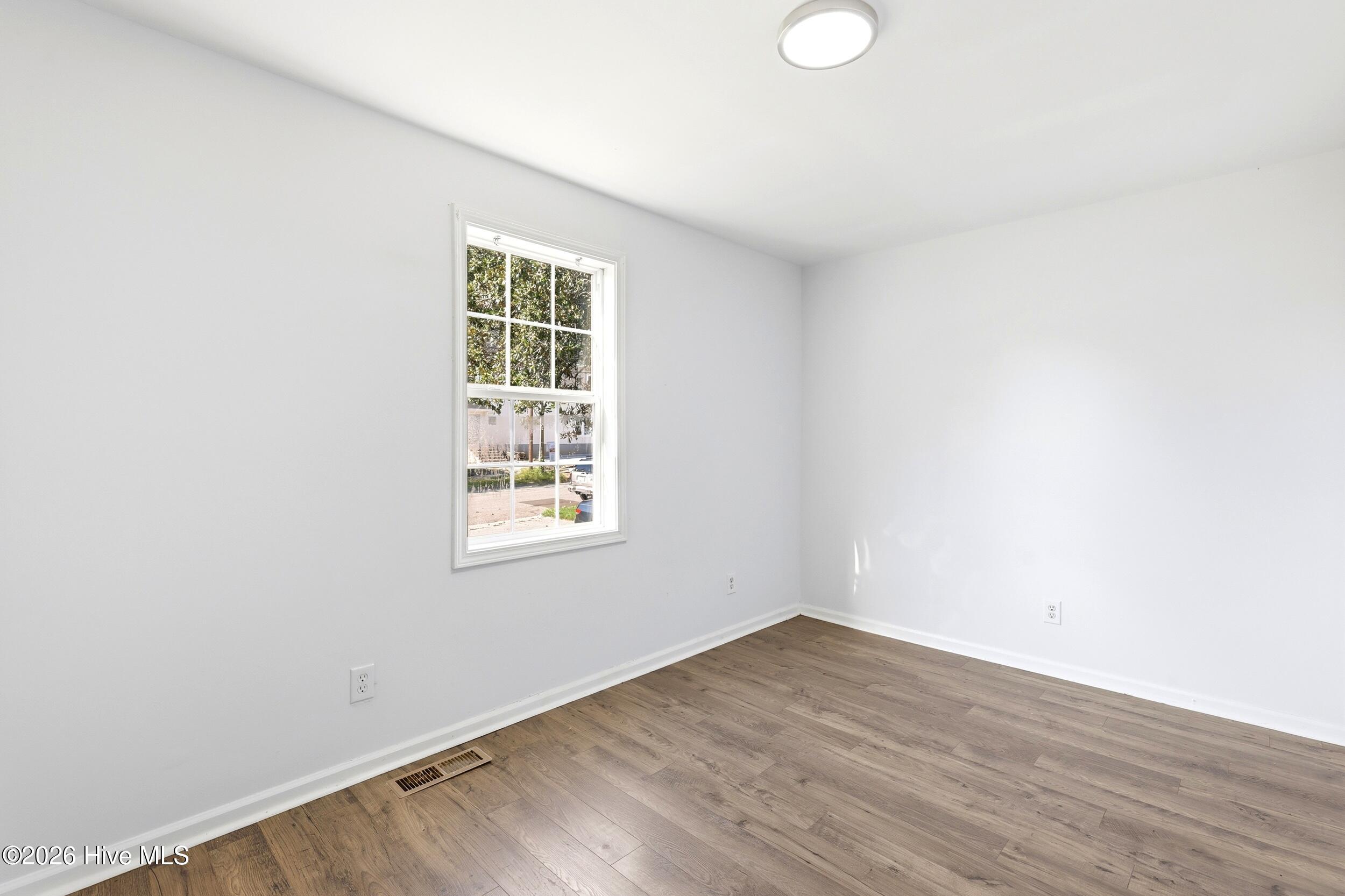 1015 Queen Street Property Photo 14
