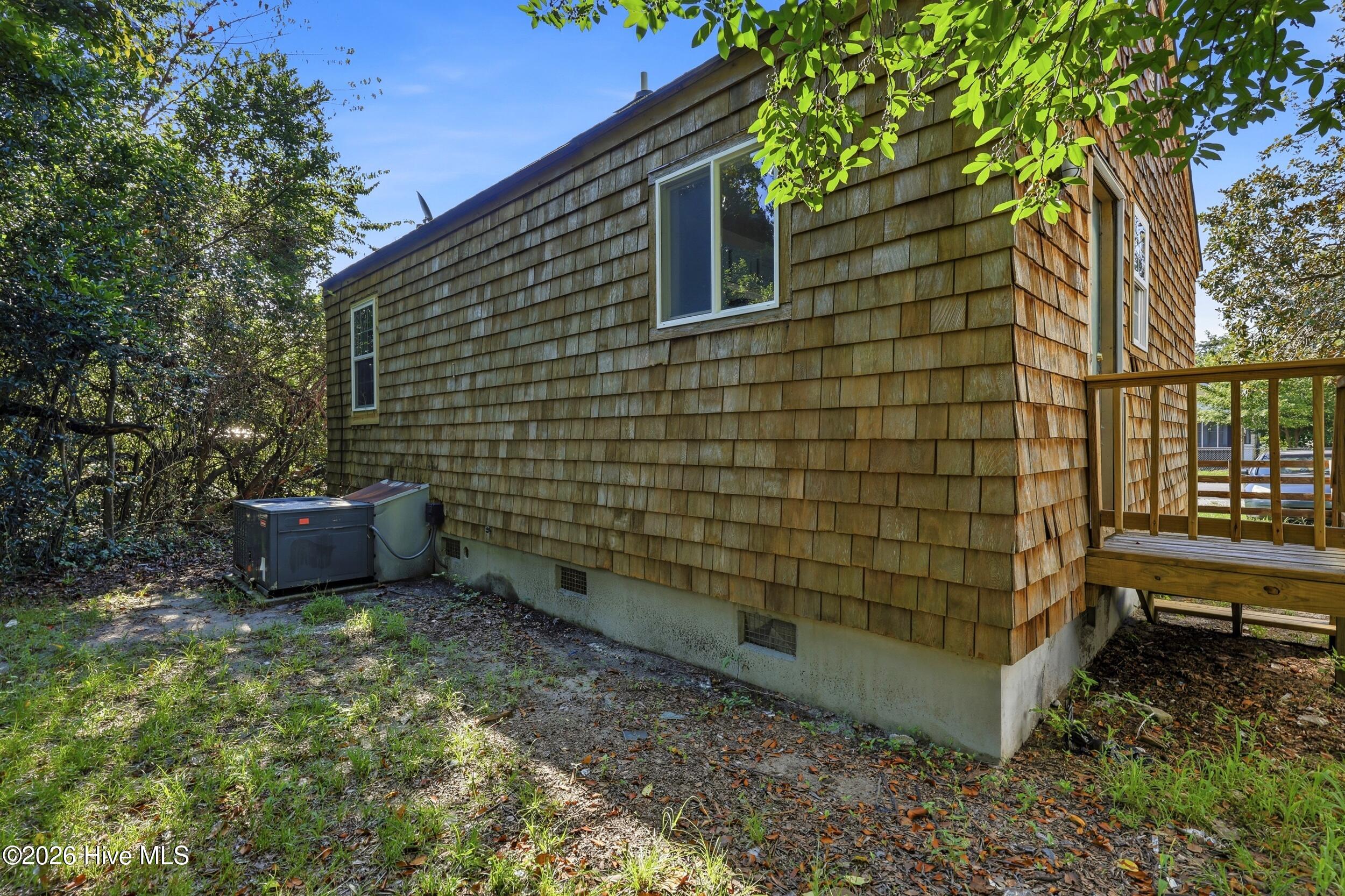 1015 Queen Street Property Photo 25