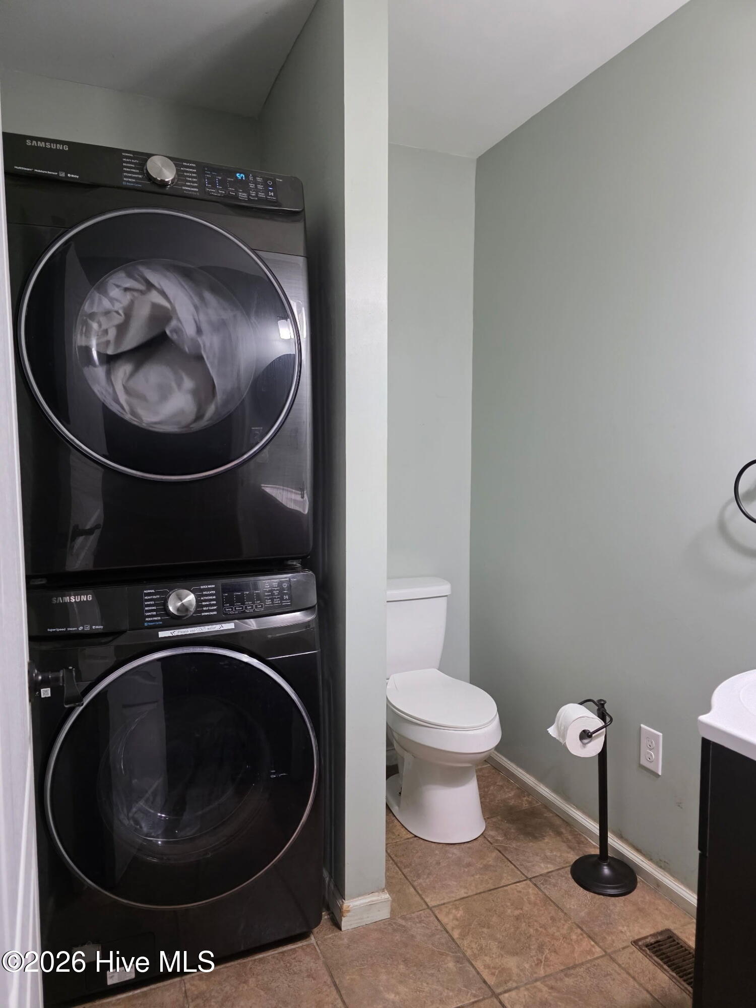 558 Elm Street Property Photo 15