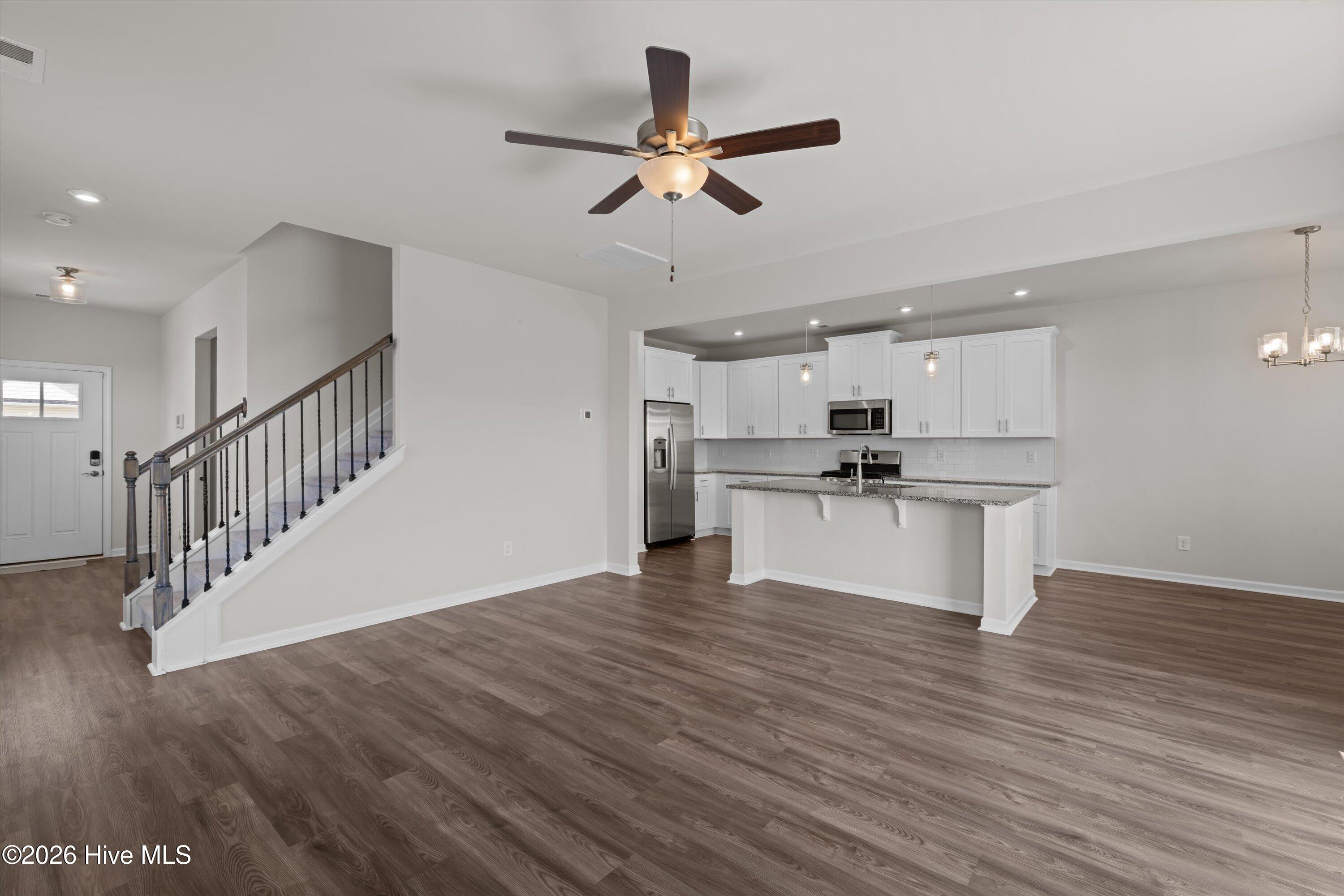 323 Mansell Park Property Photo 7