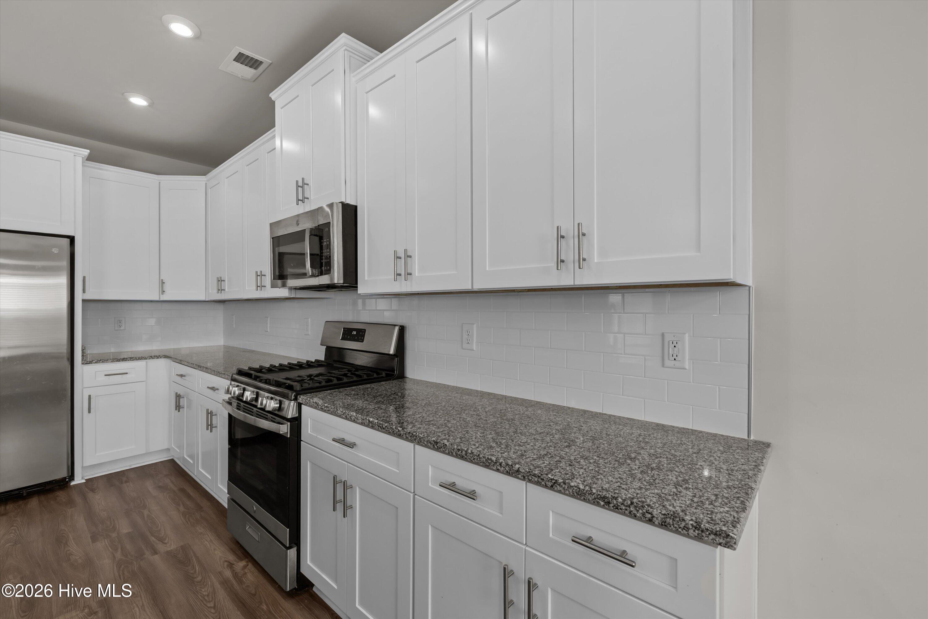 323 Mansell Park Property Photo 13
