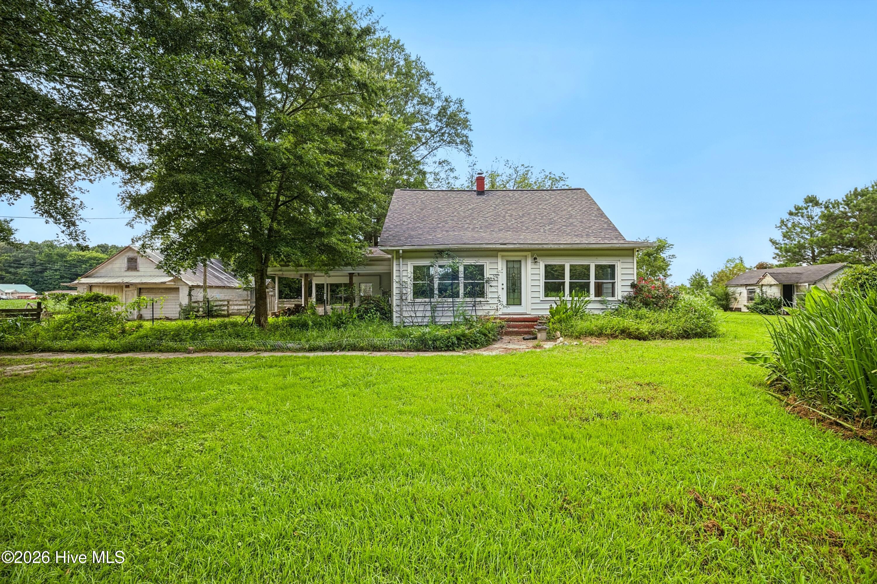 1303 Turnpike Road Property Photo 3