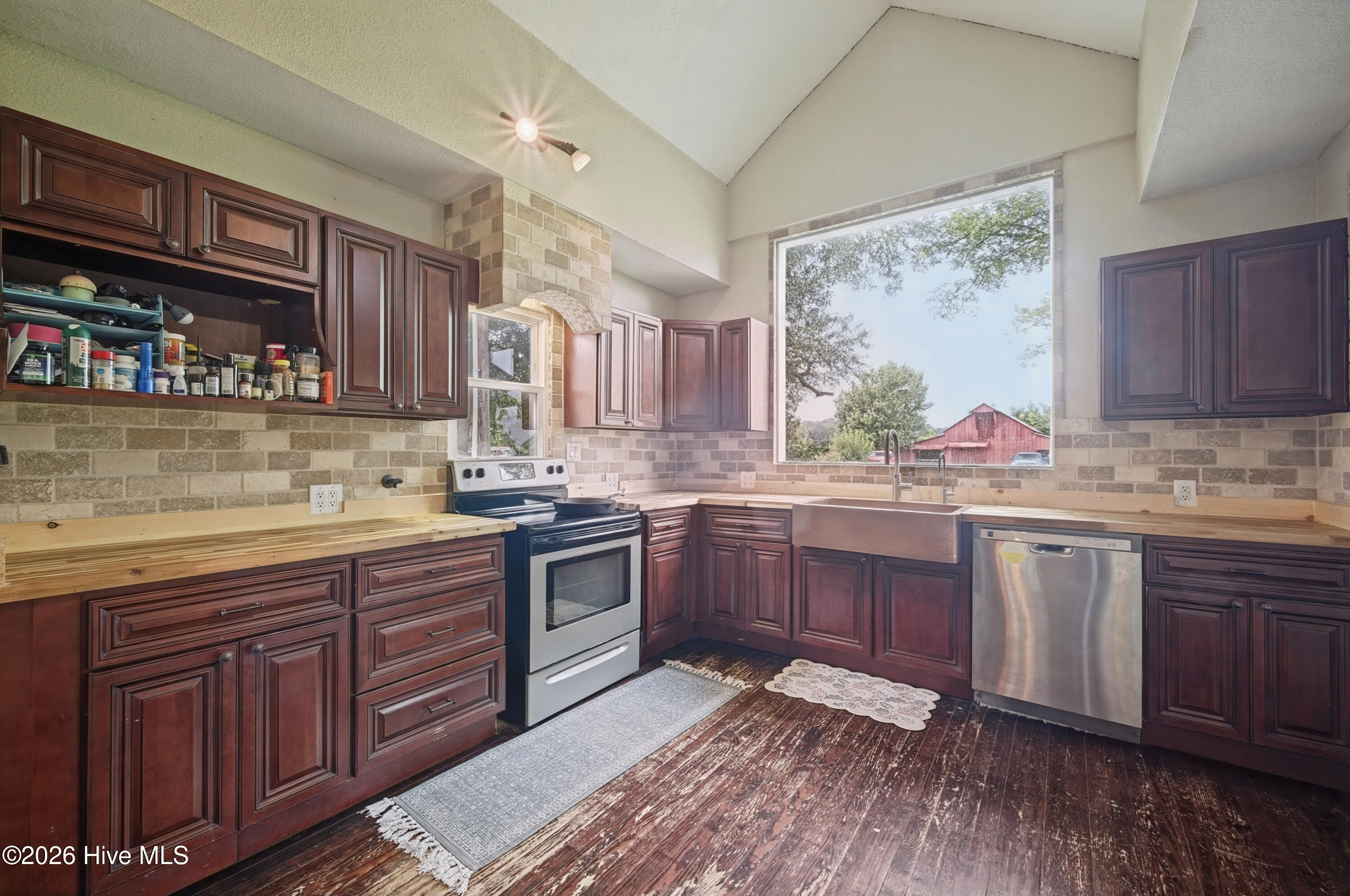 1303 Turnpike Road Property Photo 6