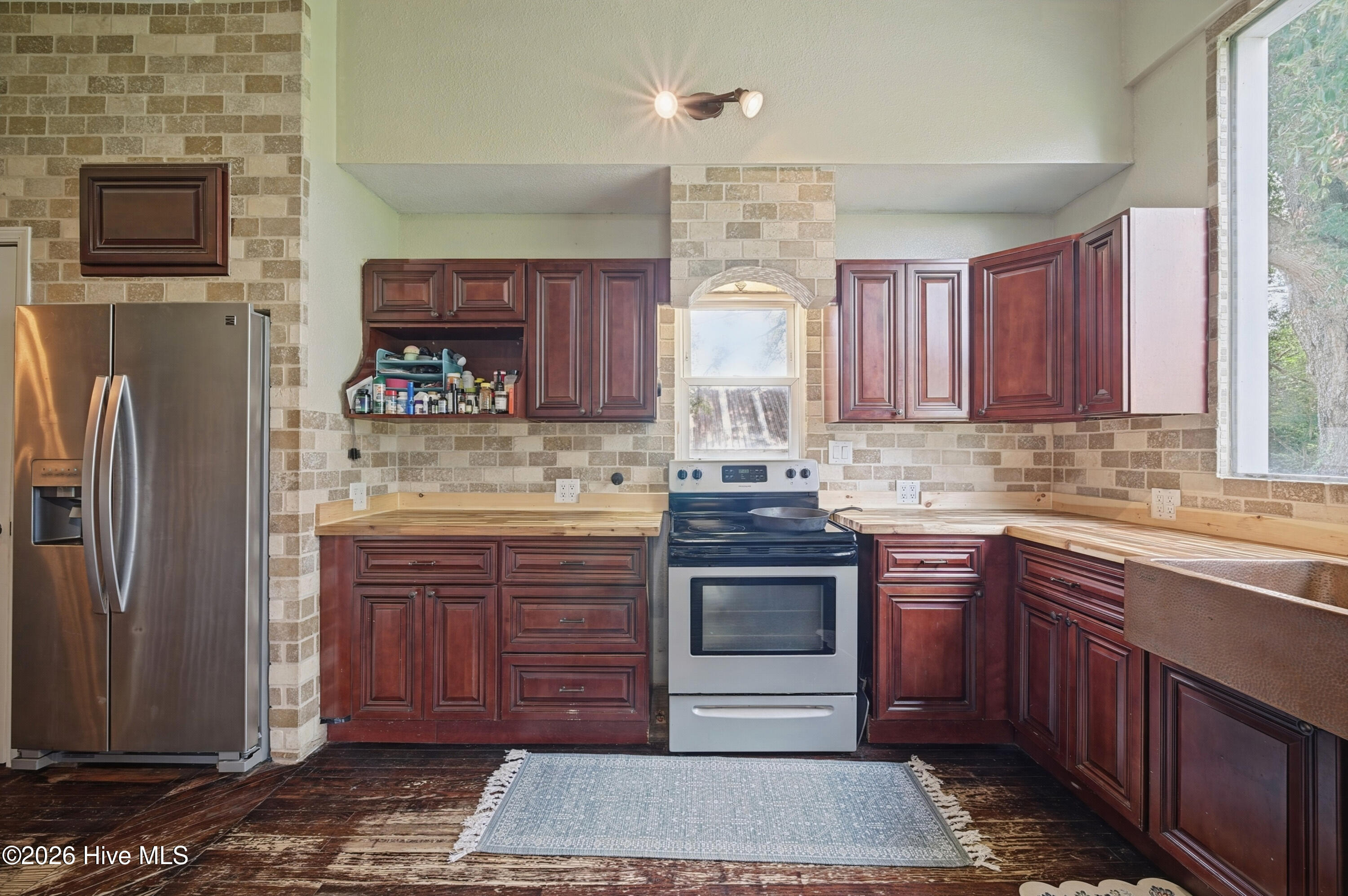 1303 Turnpike Road Property Photo 7