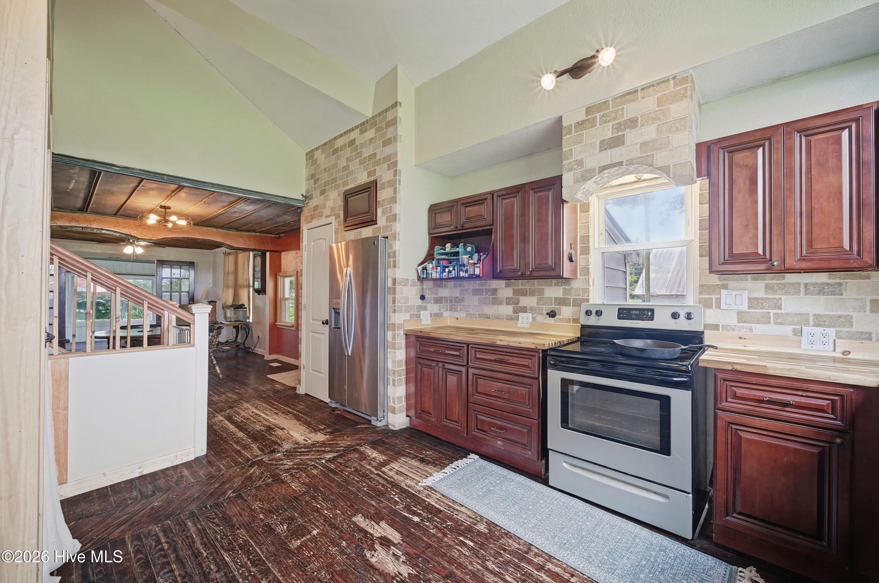 1303 Turnpike Road Property Photo 8