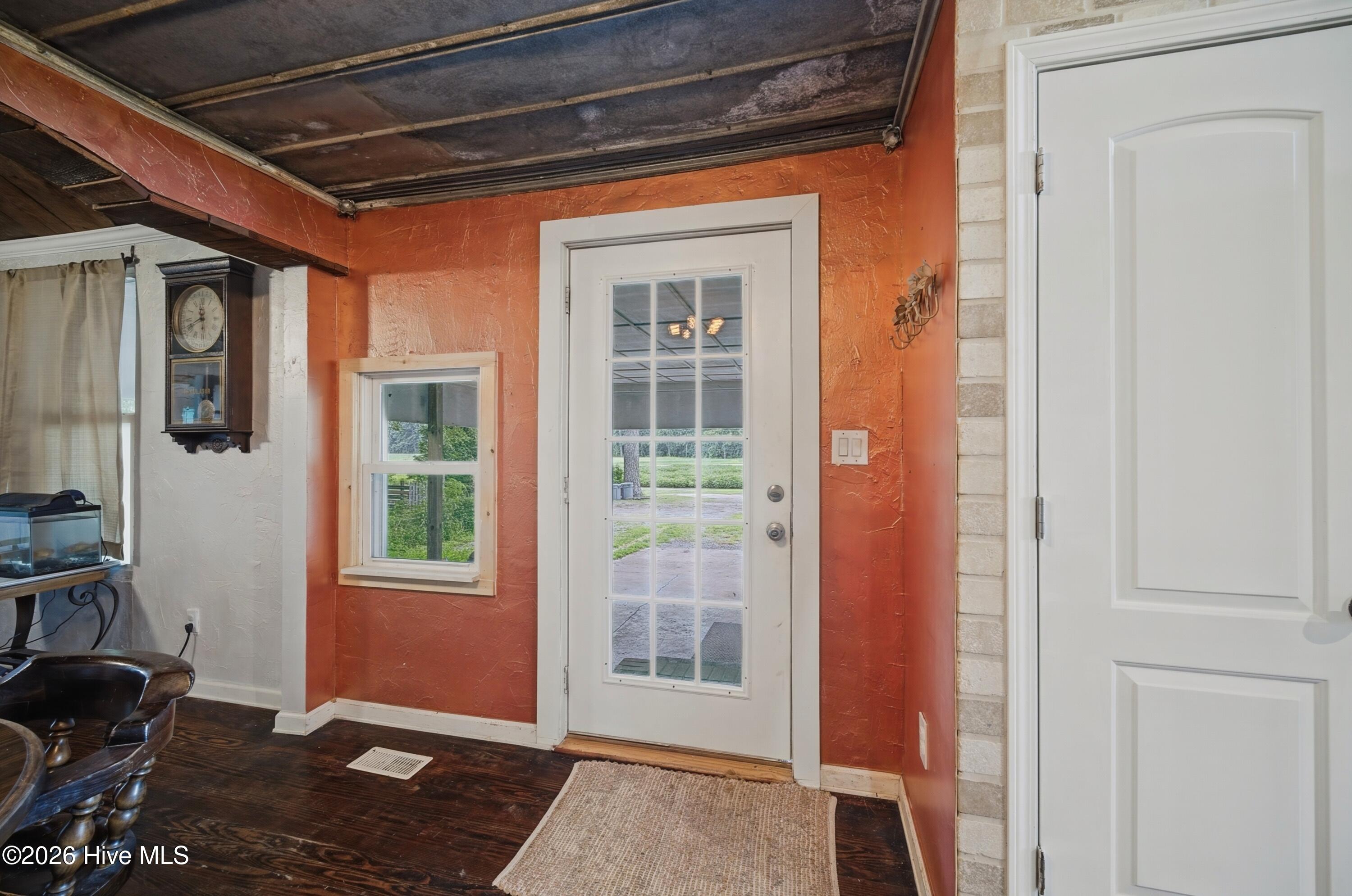 1303 Turnpike Road Property Photo 12