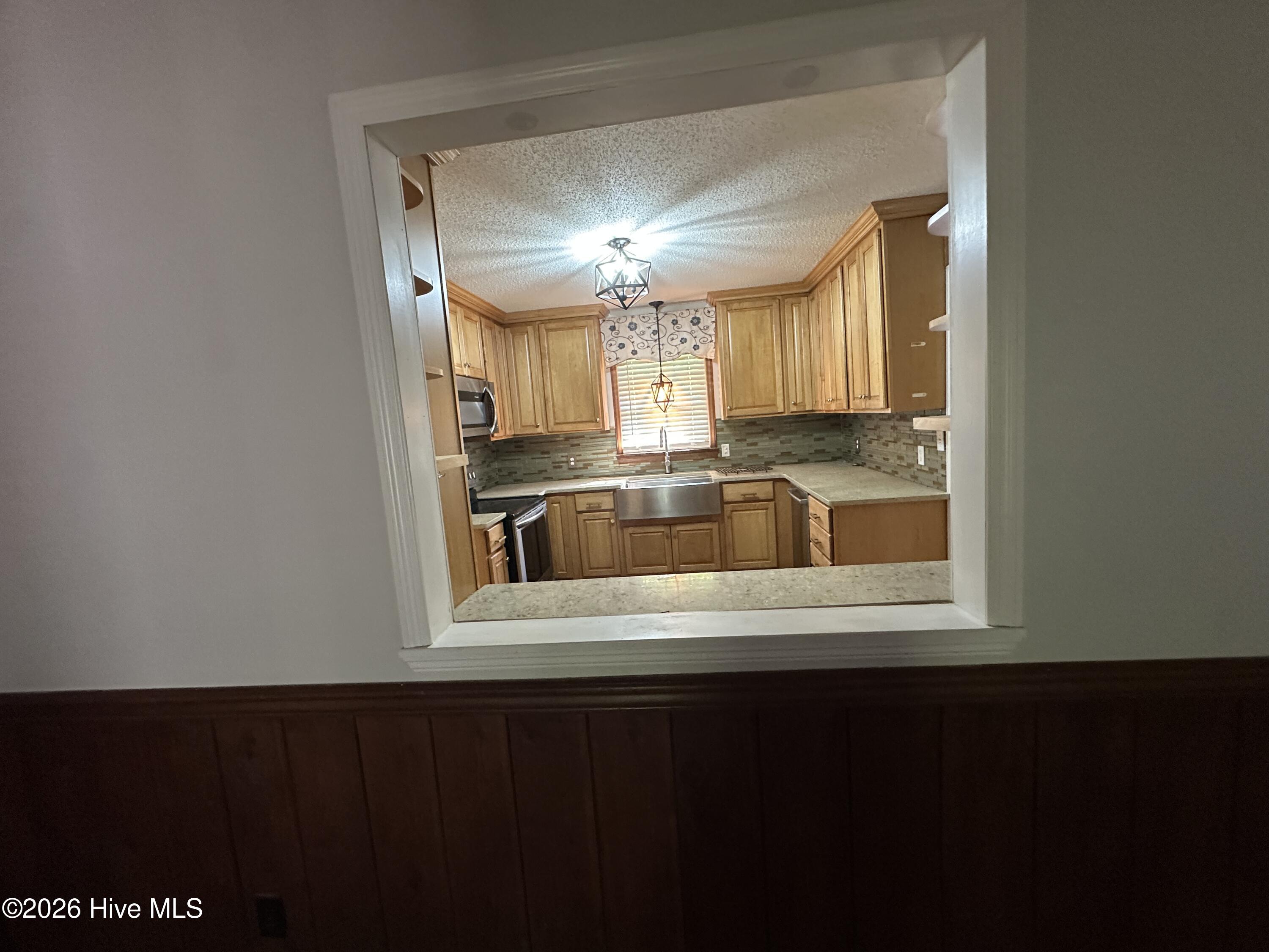 6429 River Road Property Photo 8