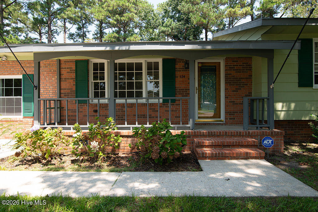 124 Carolina Circle Property Photo 2