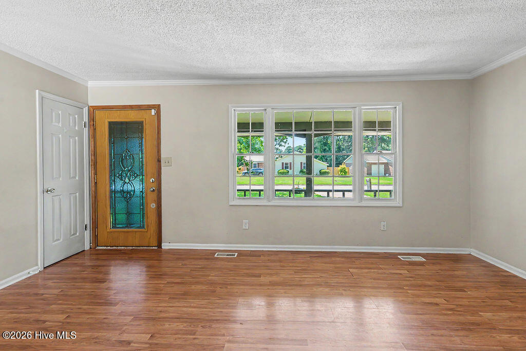 124 Carolina Circle Property Photo 5