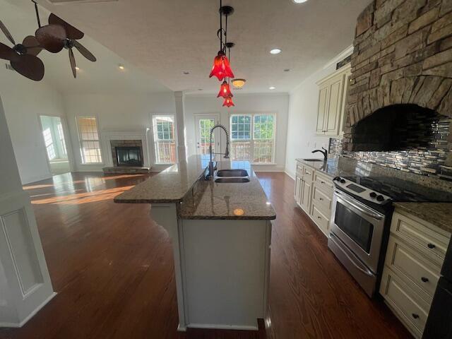 880 Willow Lake Property Photo 7