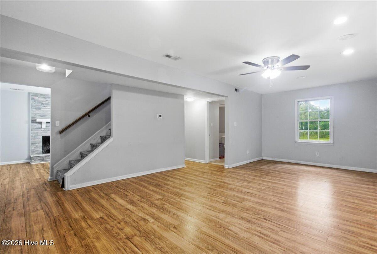 208 Greenbriar Drive Property Photo 7