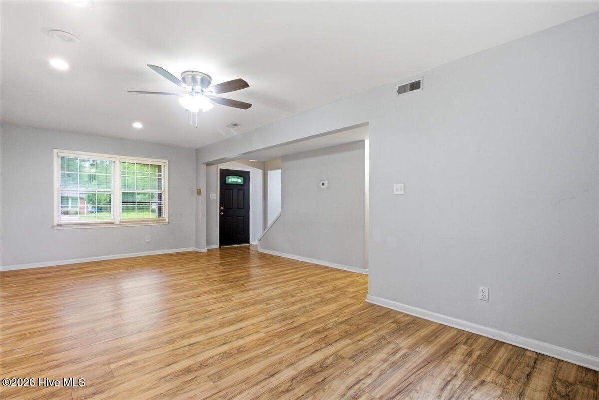 208 Greenbriar Drive Property Photo 8