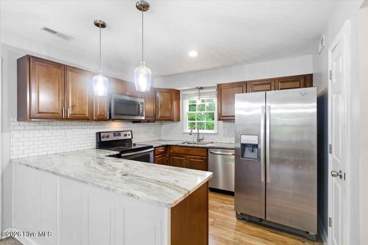 208 Greenbriar Drive Property Photo 13