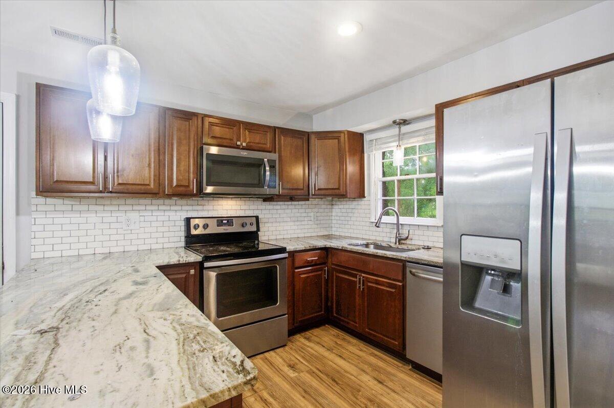 208 Greenbriar Drive Property Photo 15