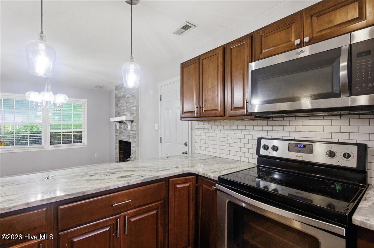 208 Greenbriar Drive Property Photo 17