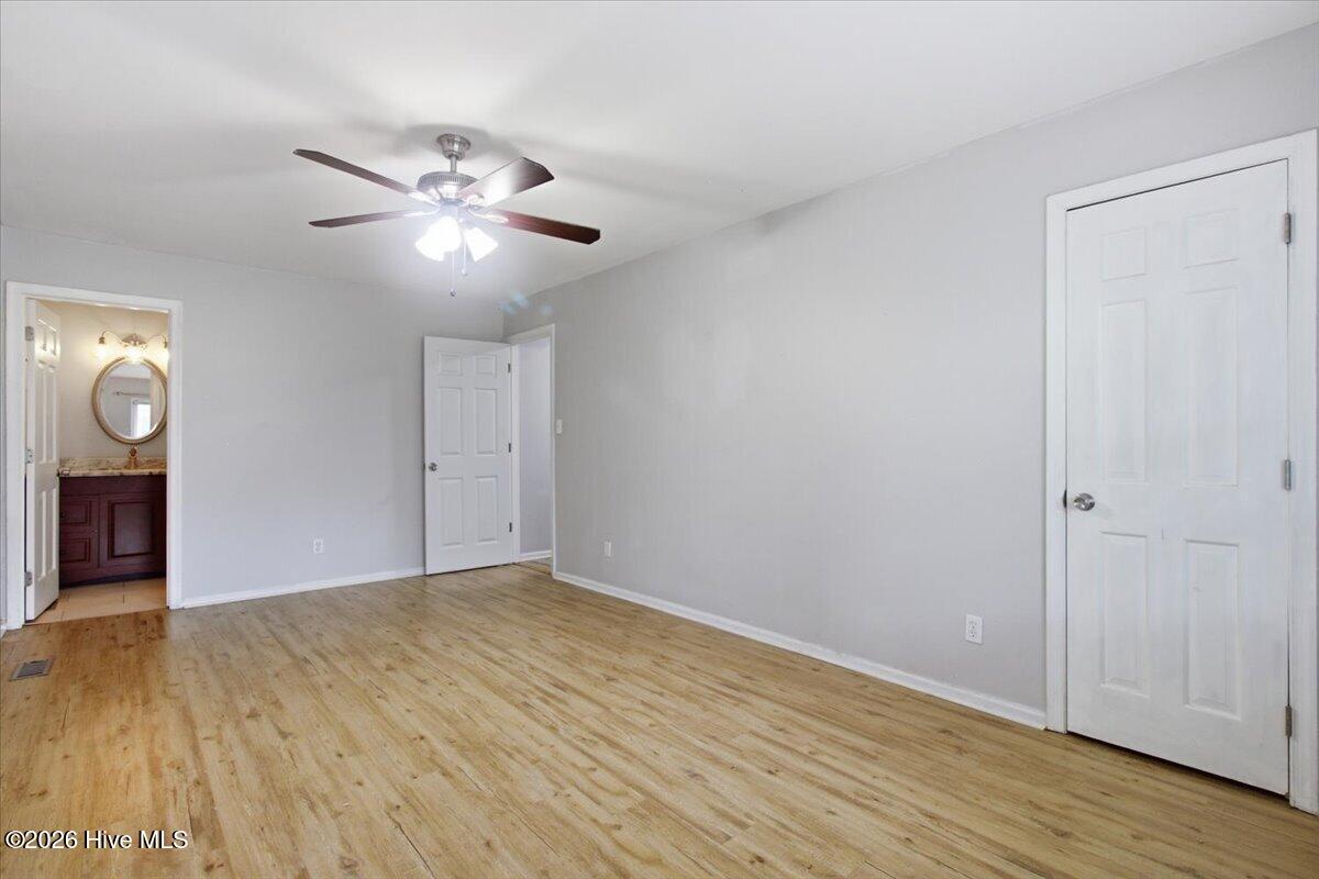 208 Greenbriar Drive Property Photo 24