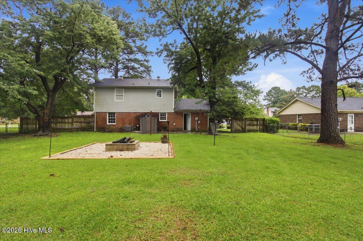 208 Greenbriar Drive Property Photo 32
