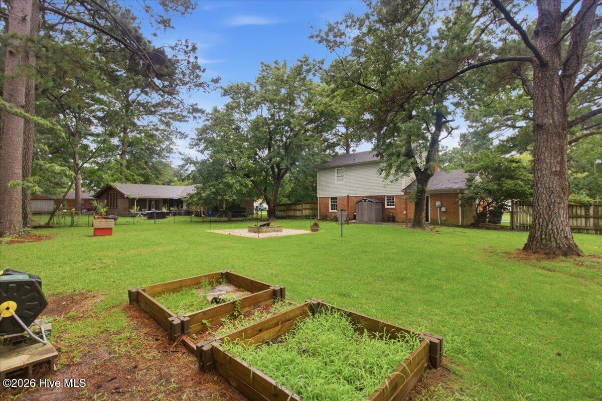 208 Greenbriar Drive Property Photo 33
