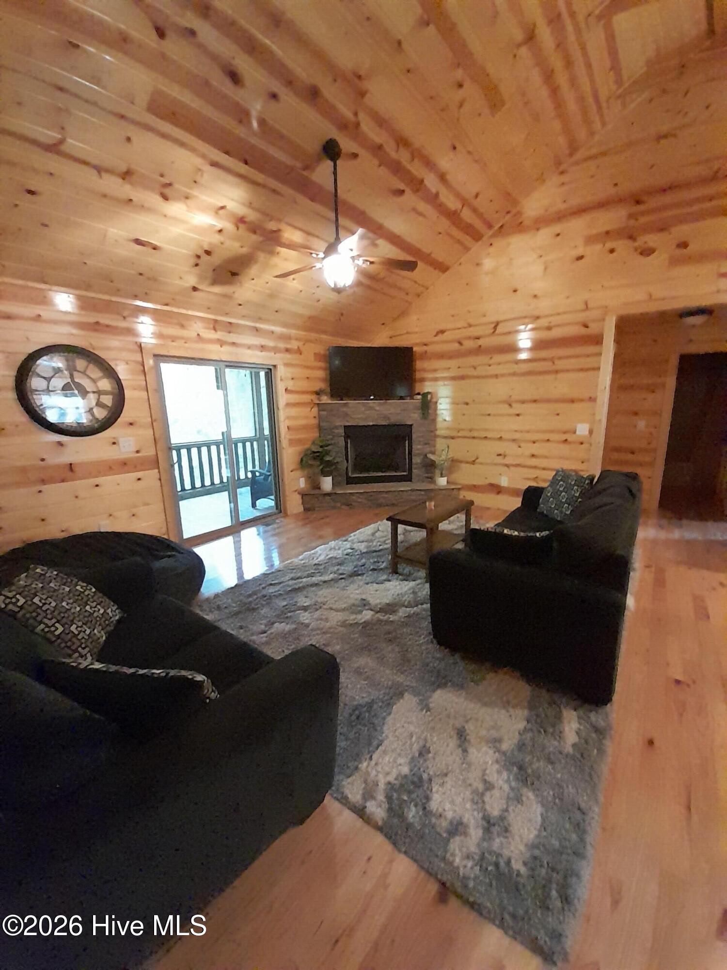 122 Woodcrest Drive Property Photo 4