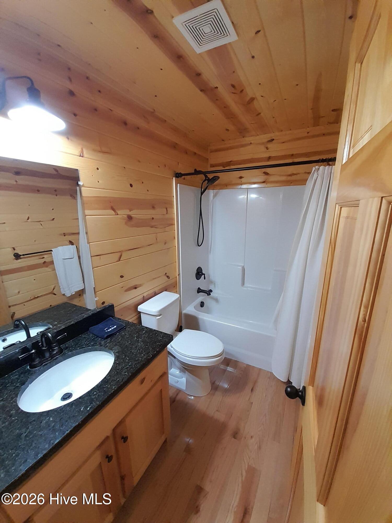 122 Woodcrest Drive Property Photo 8