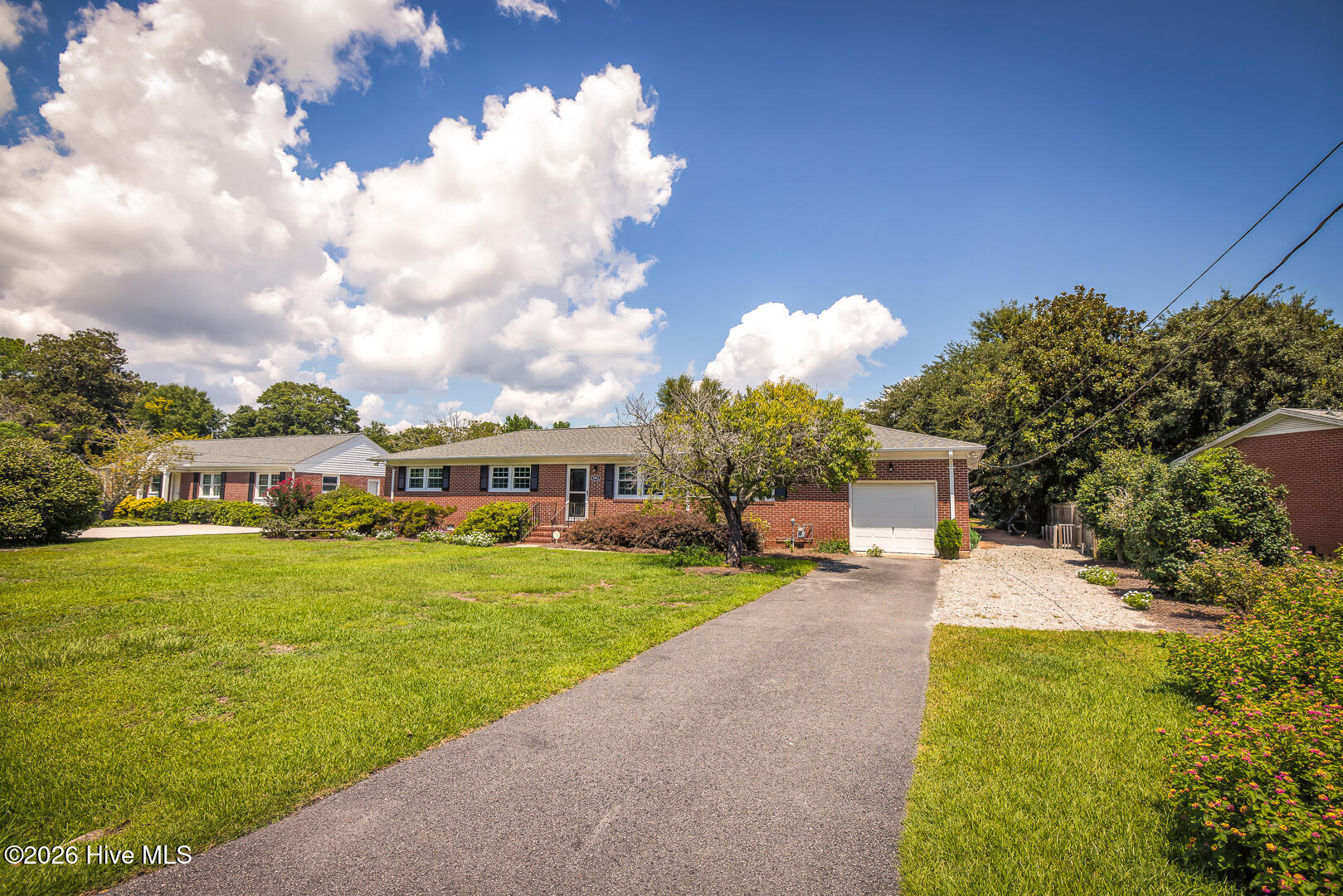 3851 Sylvan Drive Property Photo 3