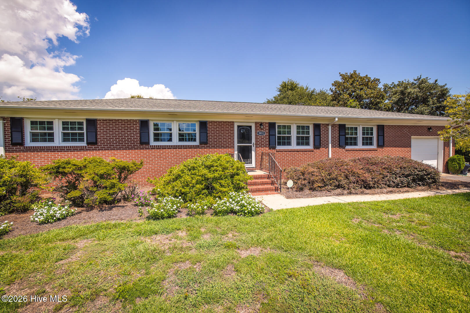 3851 Sylvan Drive Property Photo 4
