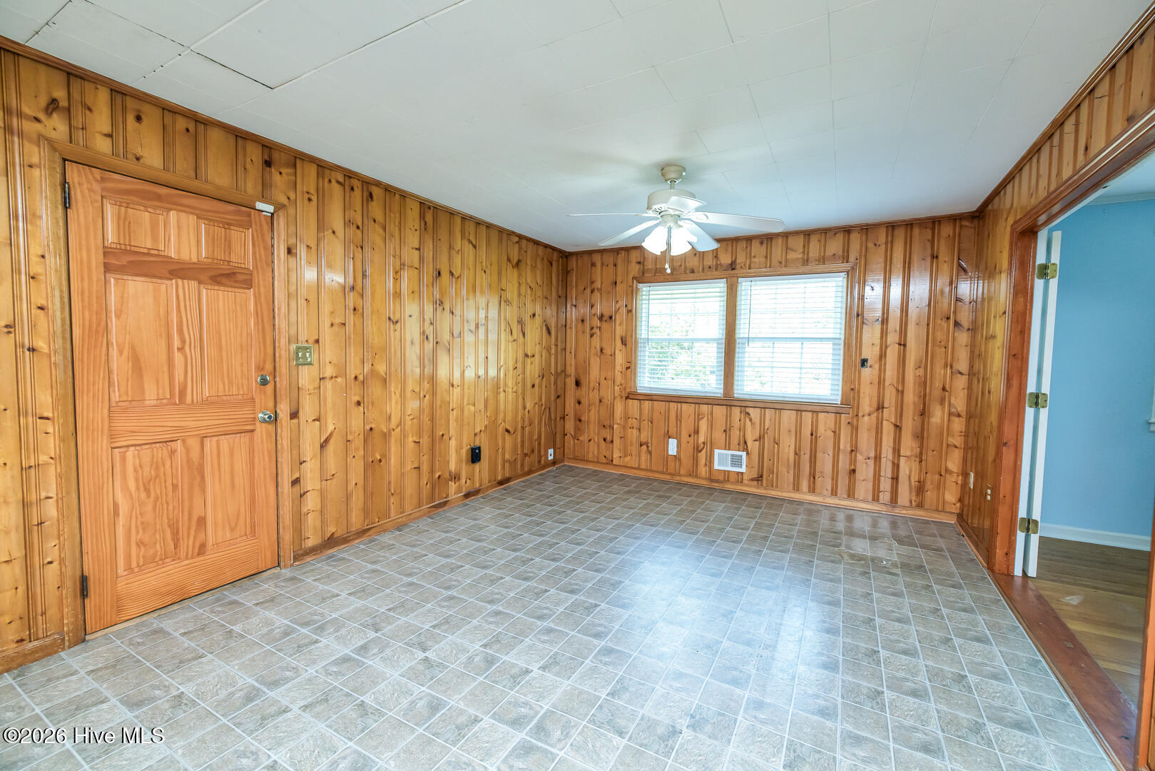 3851 Sylvan Drive Property Photo 6