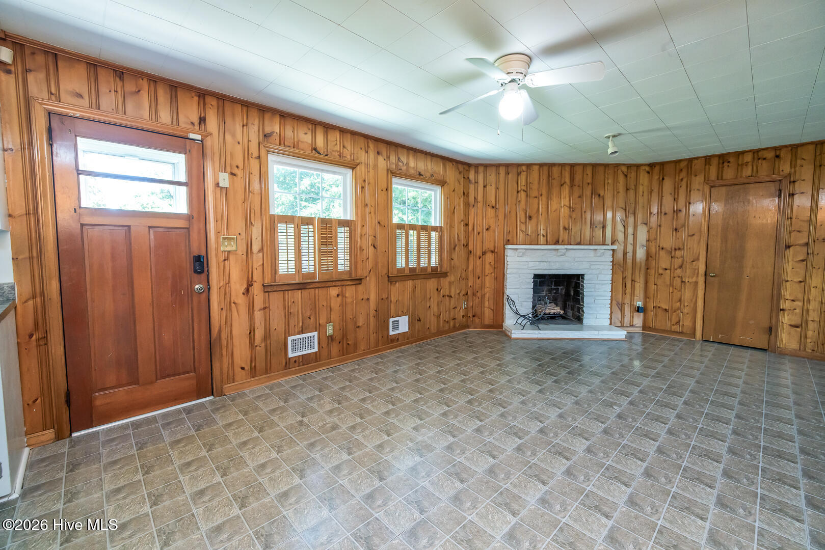 3851 Sylvan Drive Property Photo 7