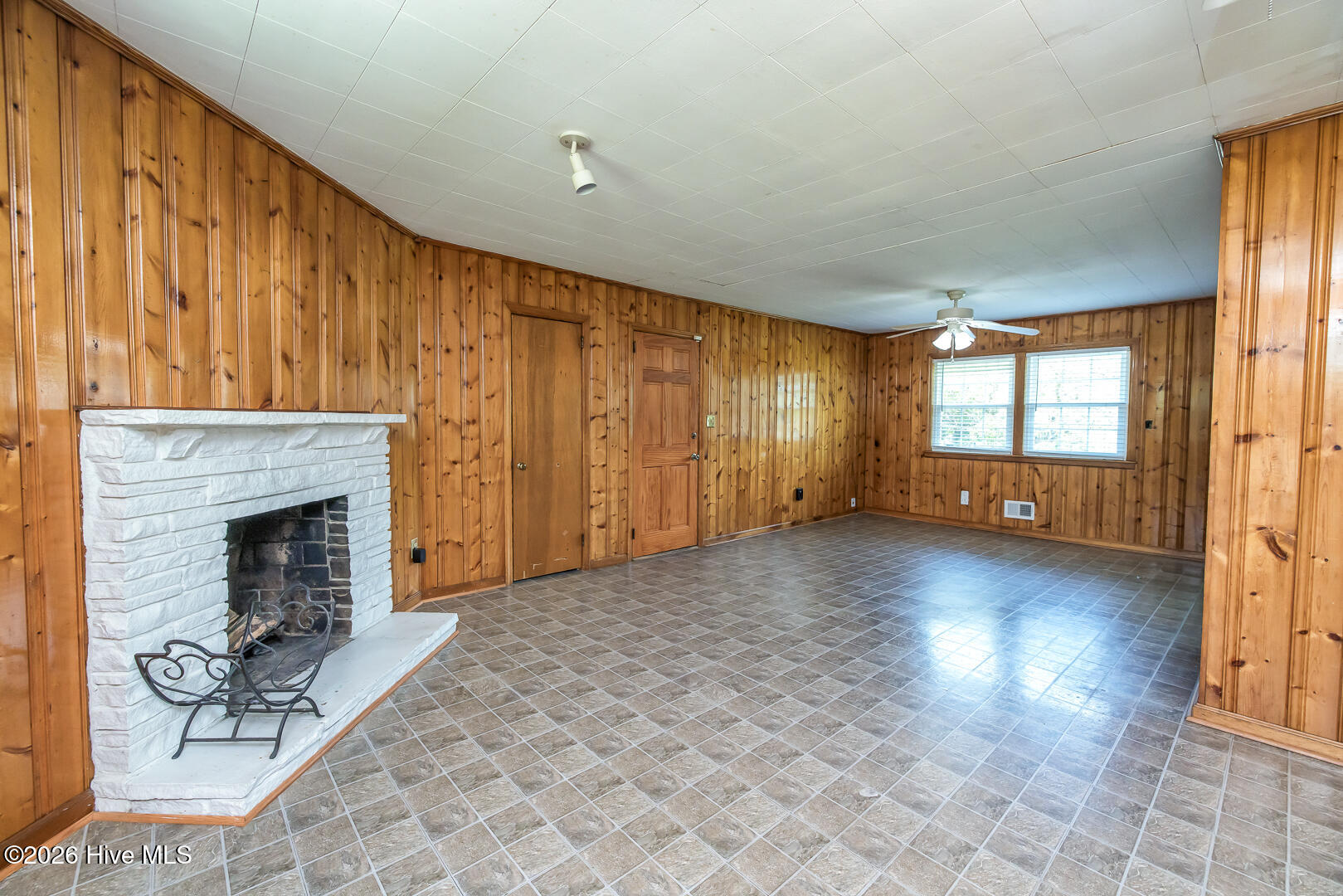 3851 Sylvan Drive Property Photo 8
