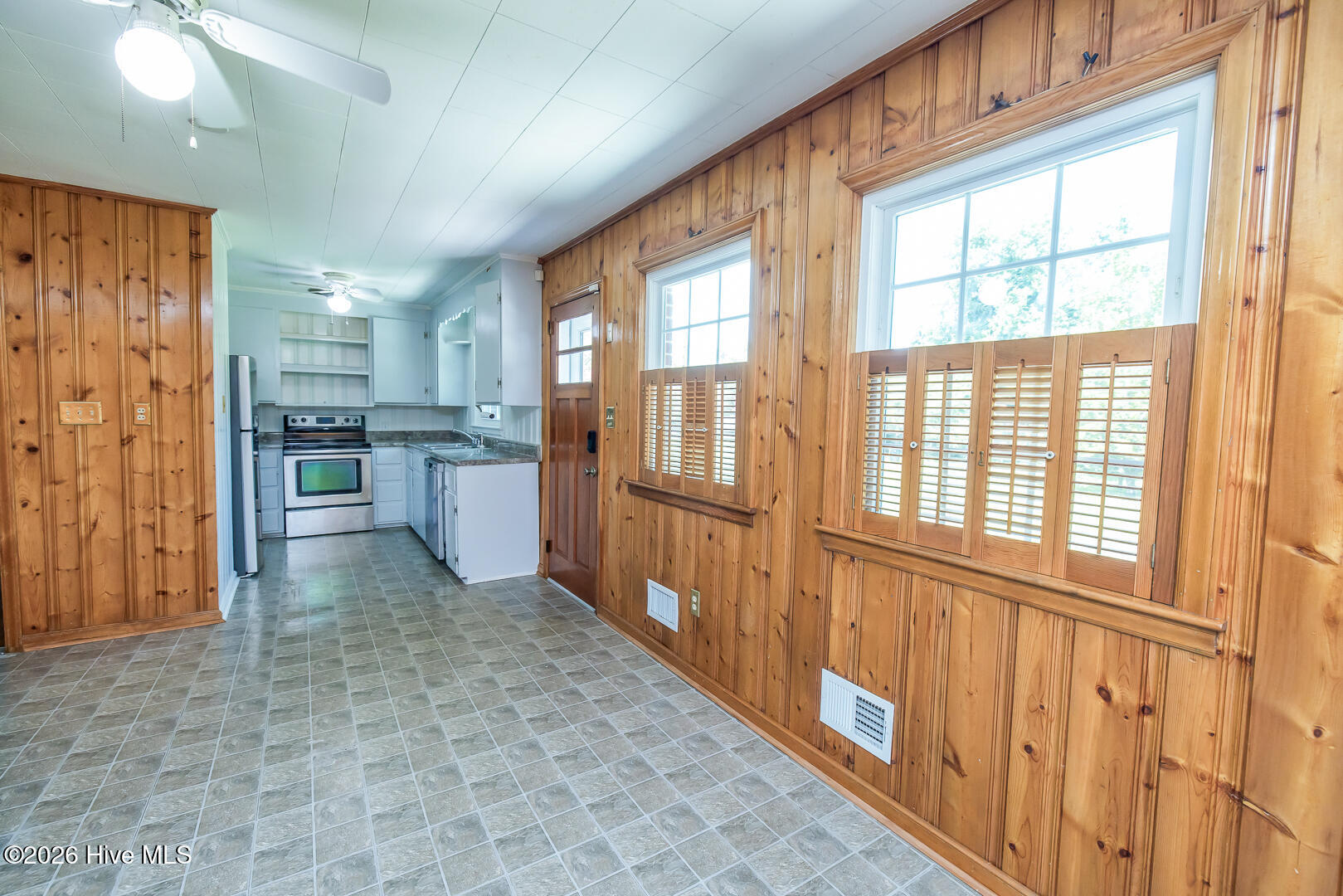 3851 Sylvan Drive Property Photo 10