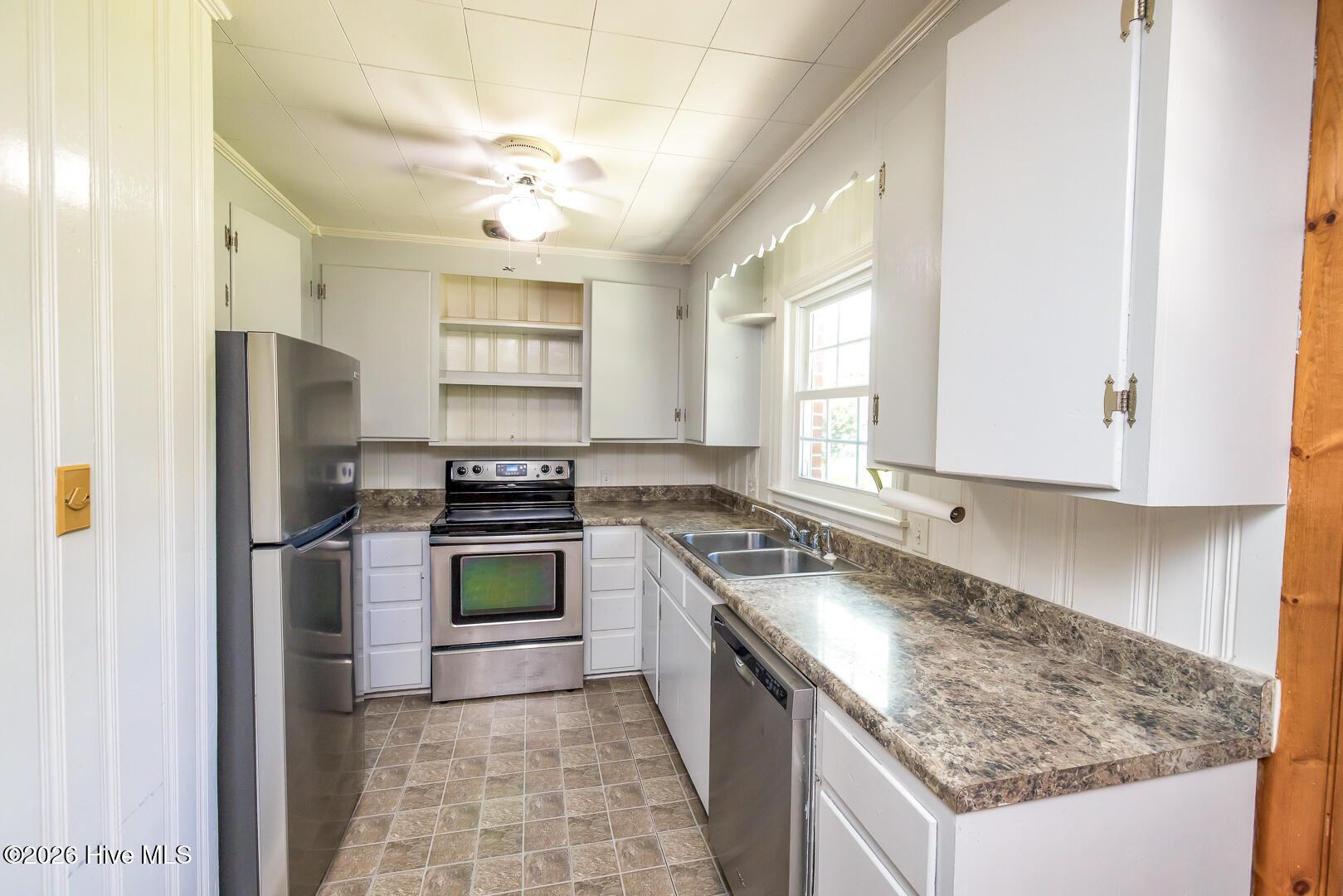 3851 Sylvan Drive Property Photo 11