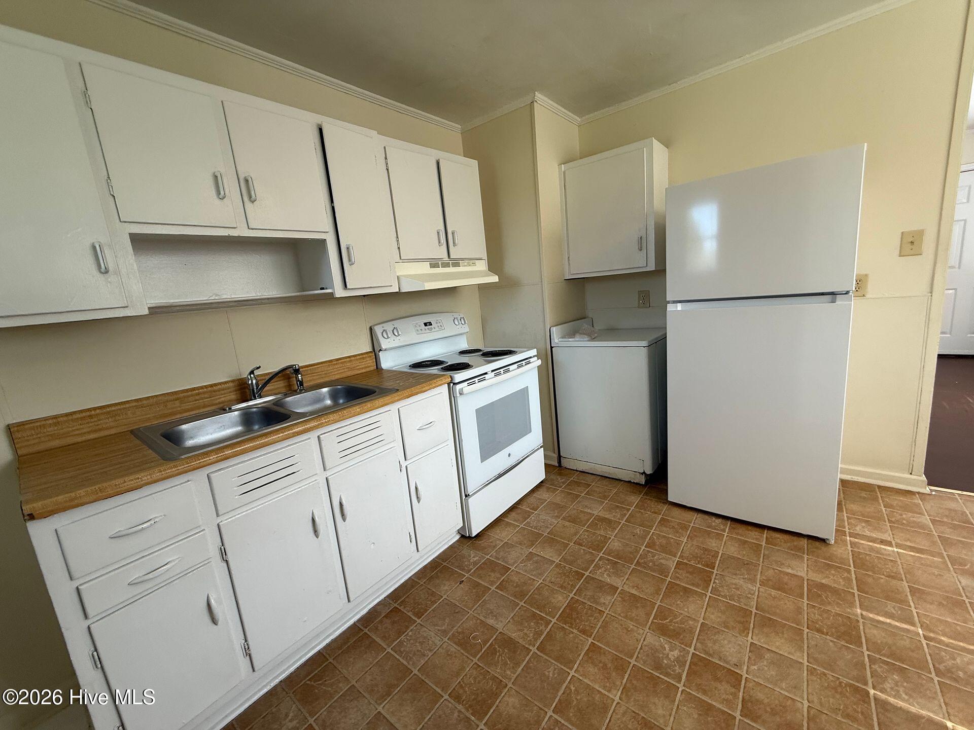 2261 Onslow Drive Property Photo 2