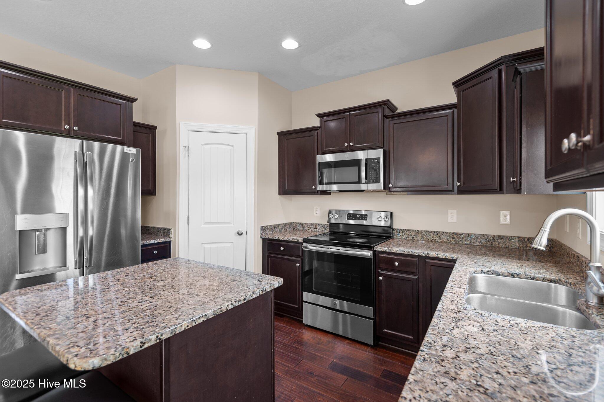 123 Lindenrain Boulevard Property Photo 3