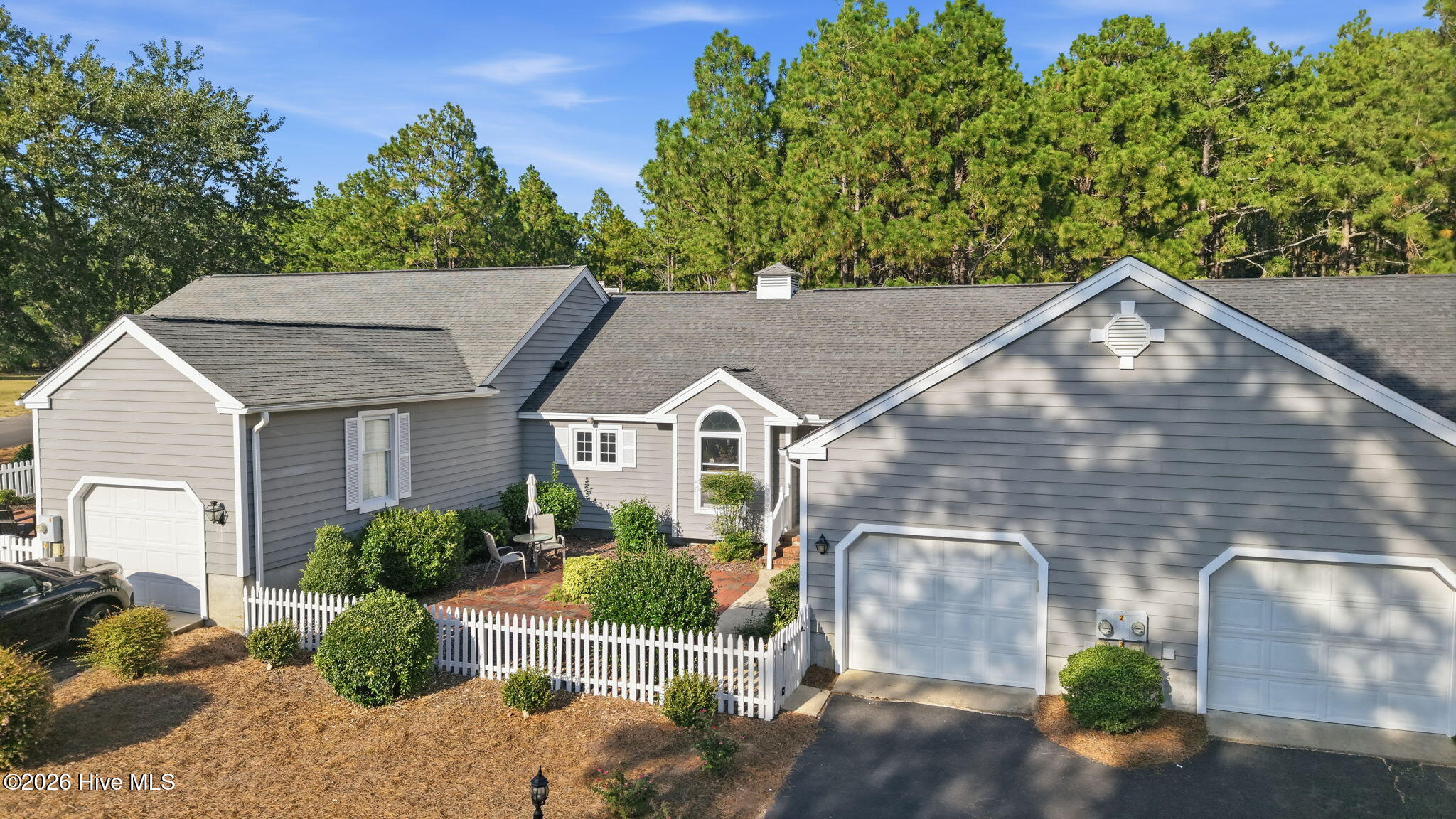 2302 Wentworth Circle Property Photo 3