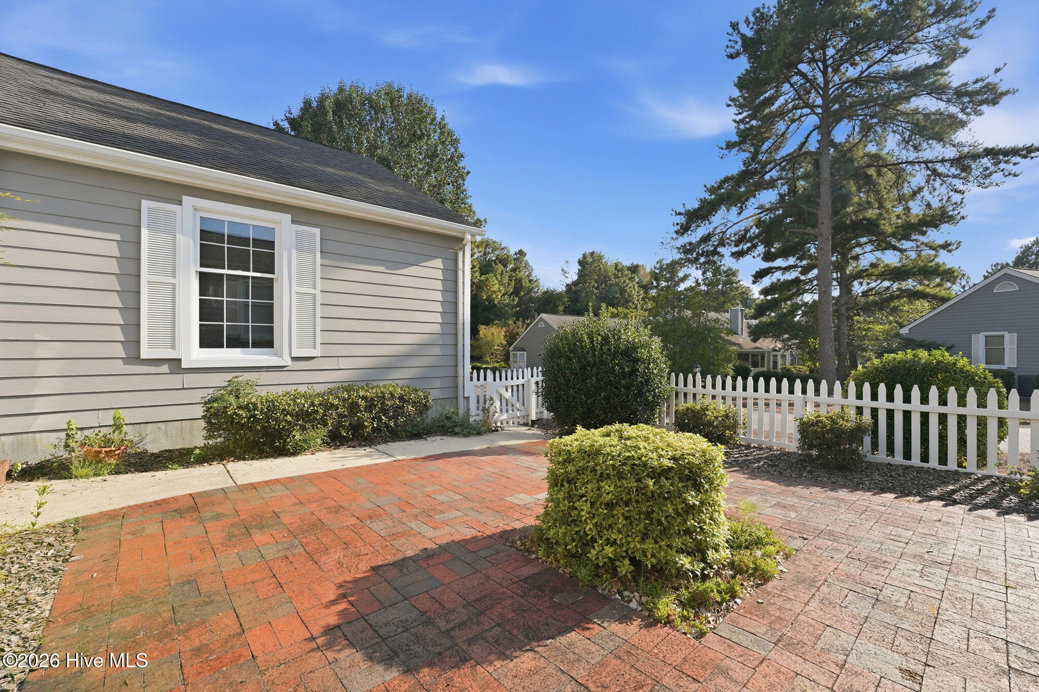 2302 Wentworth Circle Property Photo 5