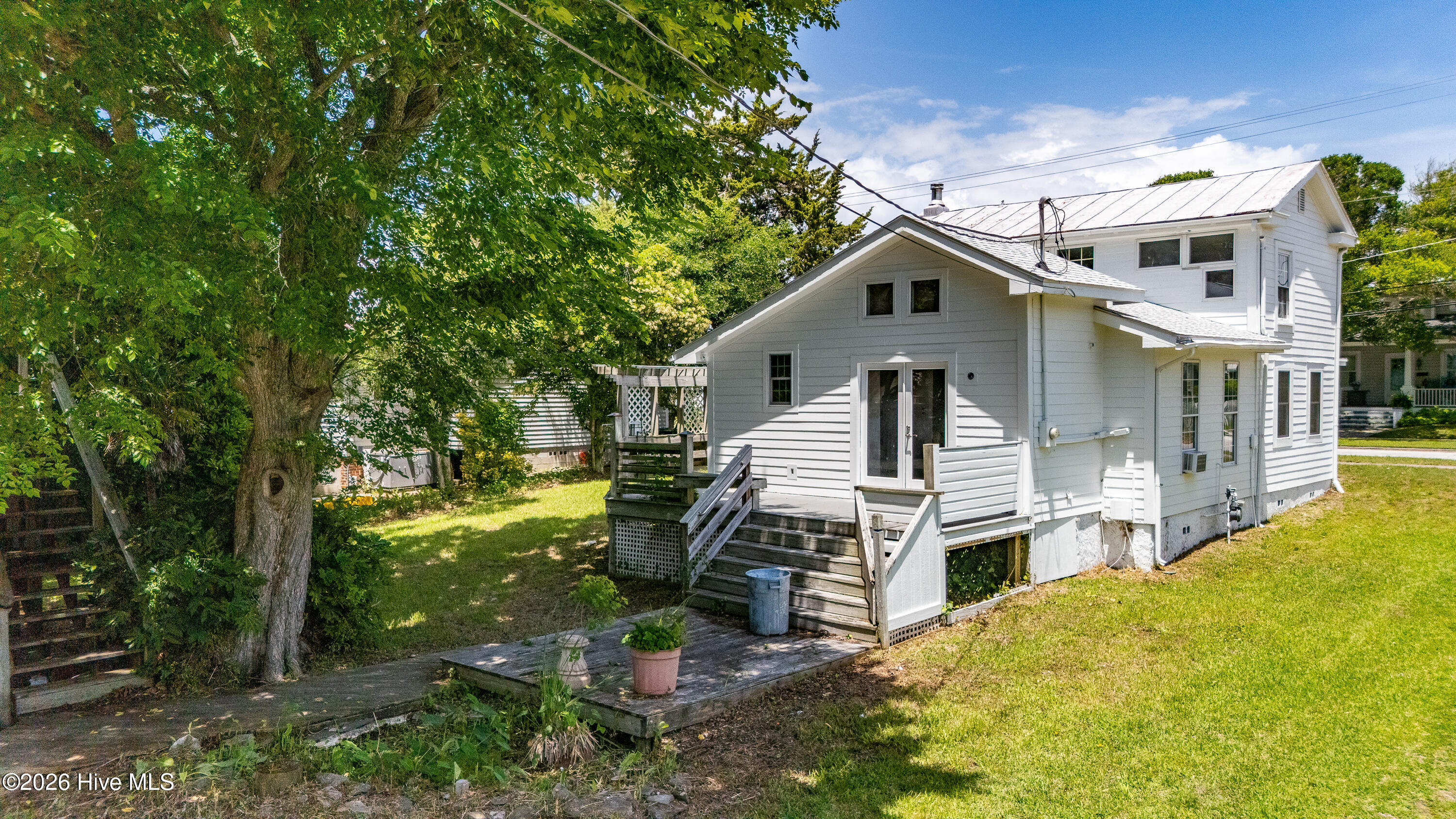1105 Evans Street Property Photo 4