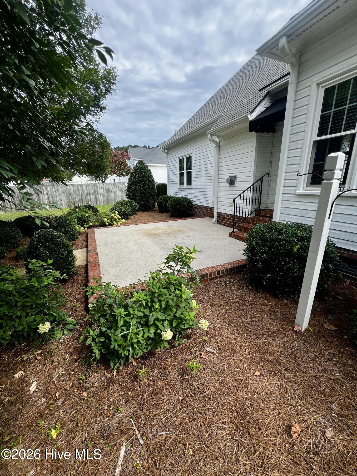 4404 Highmeadow Lane N Property Photo 6