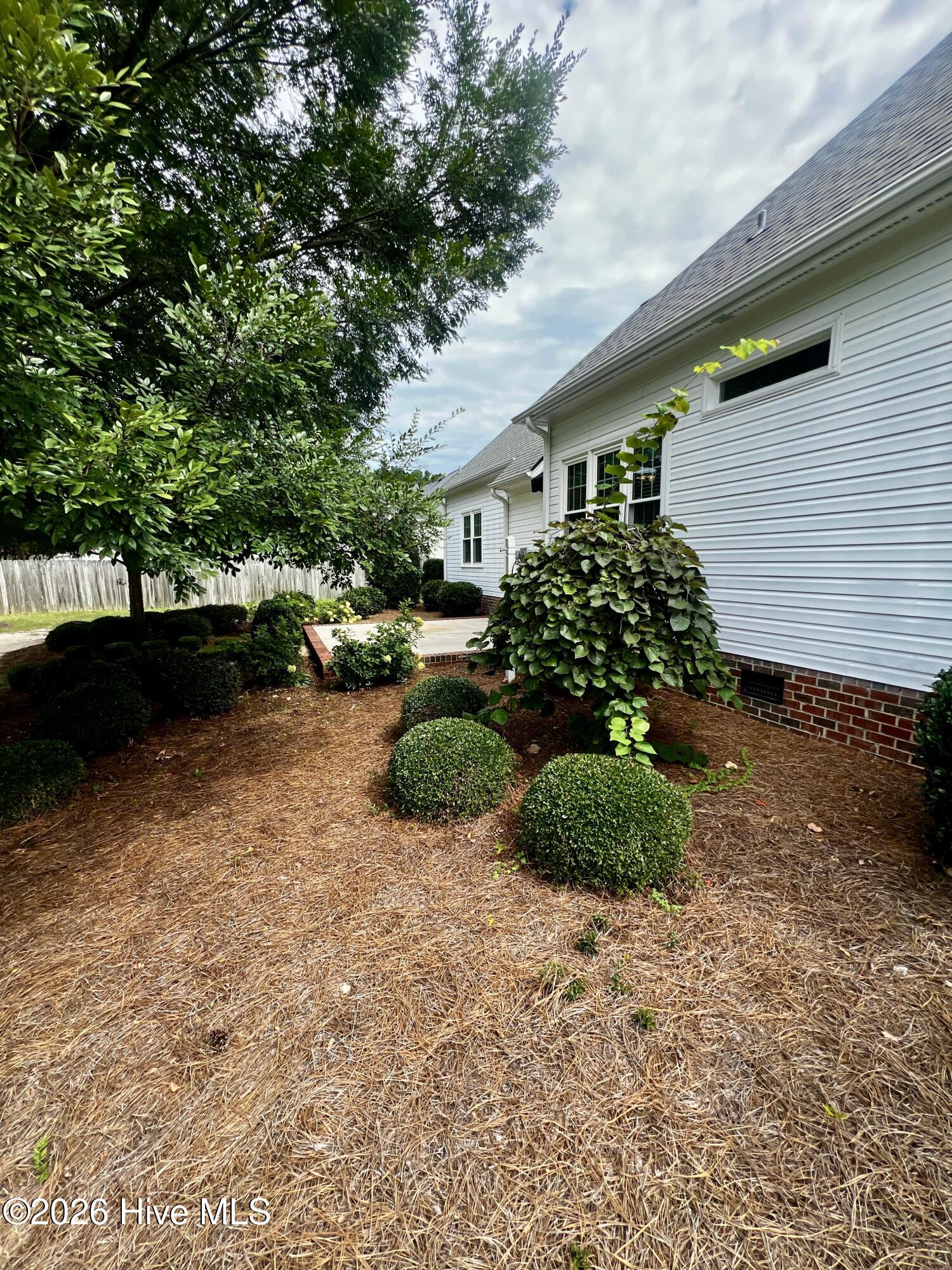 4404 Highmeadow Lane N Property Photo 7